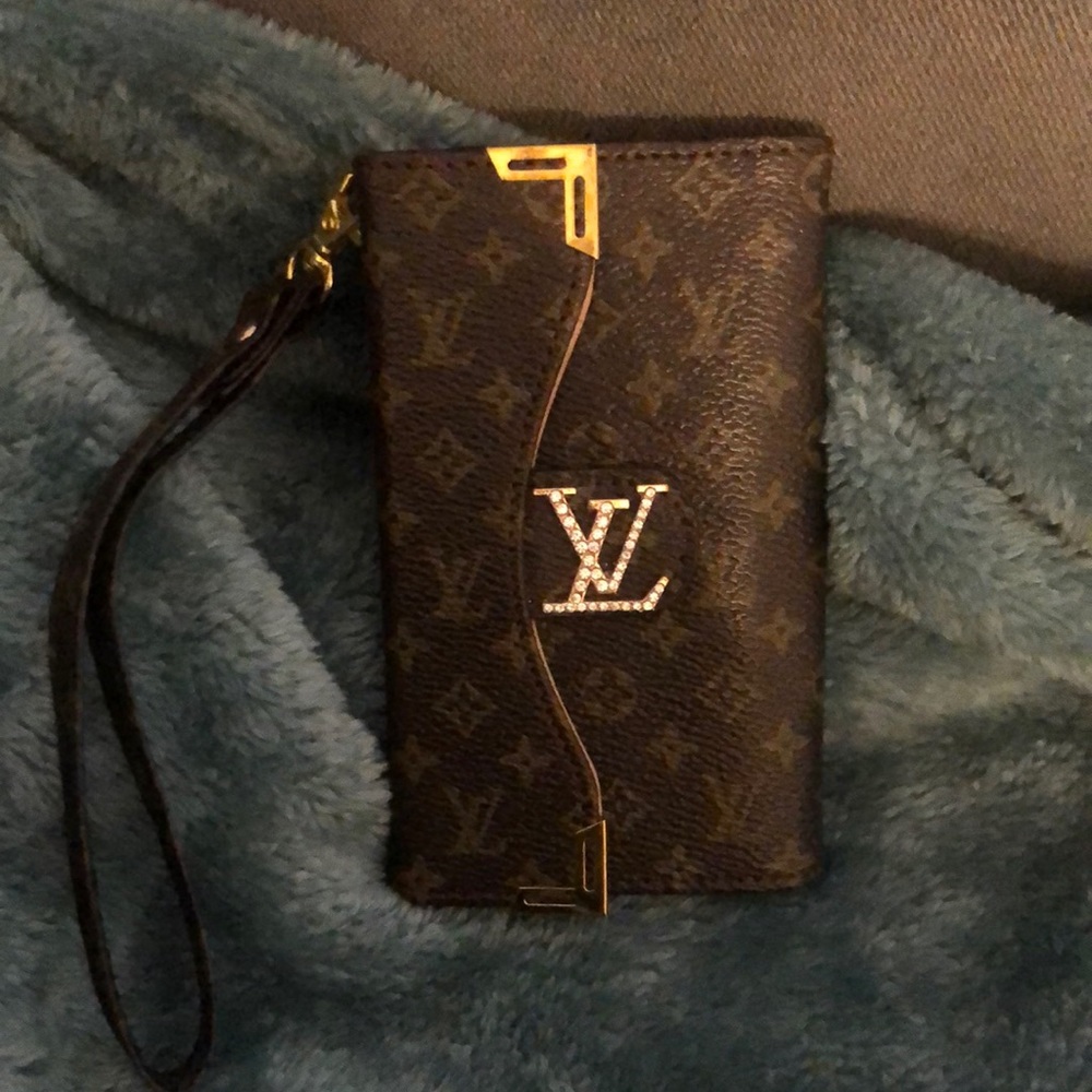 RARE vintage Louis Vuitton Wristlet Wallet/iPhone Case